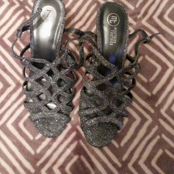 Shoes - Picture 2 of 5